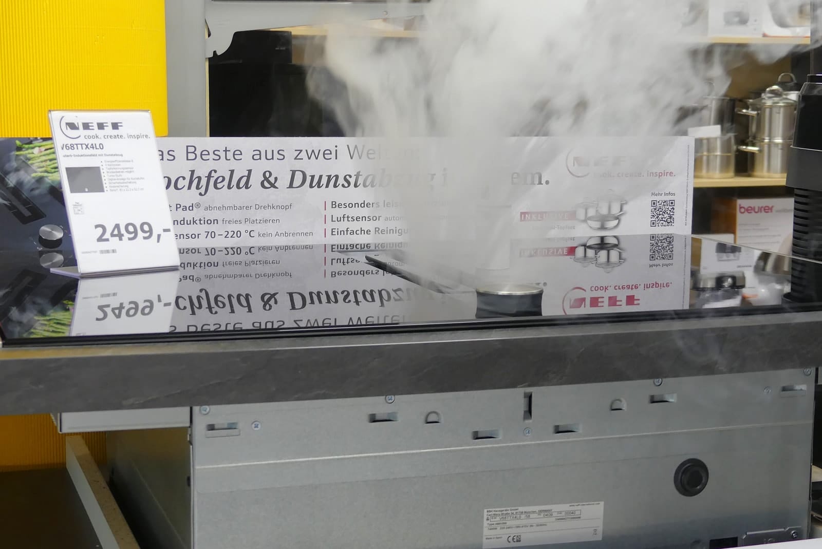 Kochfeld mit integriertem Dunstabzug, der den aufsteigenden Dampf direkt nach unten zieht